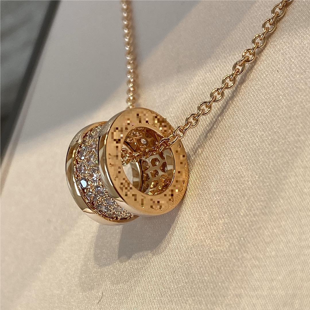 V Gold Seiko Edition CNC Seiko Large Waist Full Diamond Necklace Couple Model Plated 18k
V Gold Seiko Edition CNC Seiko Large Waist Full Diamond Necklace Couple Model Plated 18k