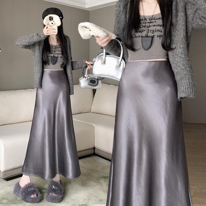 High-Waisted Acetate Satin Fishtail Midi Skirt: Designer-Style, Slimming A-Line with Large Flare for Women s Autumn/Winter Wardrobe. L
High-Waisted Acetate Satin Fishtail Midi Skirt: Designer-Style, Slimming A-Line with Large Flare for Women s Autumn/Winter Wardrobe. L