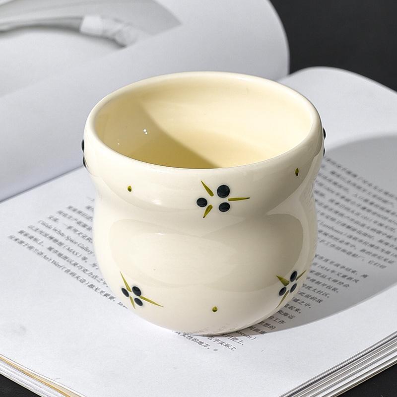 Высокоценная чашка для фруктового чая, держатель для чашки, десертная чашка для мороженого, коммерческая, бытовая, керамическая кофейная чашка, нишевый дизайн 320ml
Высокоценная чашка для фруктового чая, держатель для чашки, десертная чашка для мороженого, коммерческая, бытовая, керамическая кофейная чашка, нишевый дизайн 320ml