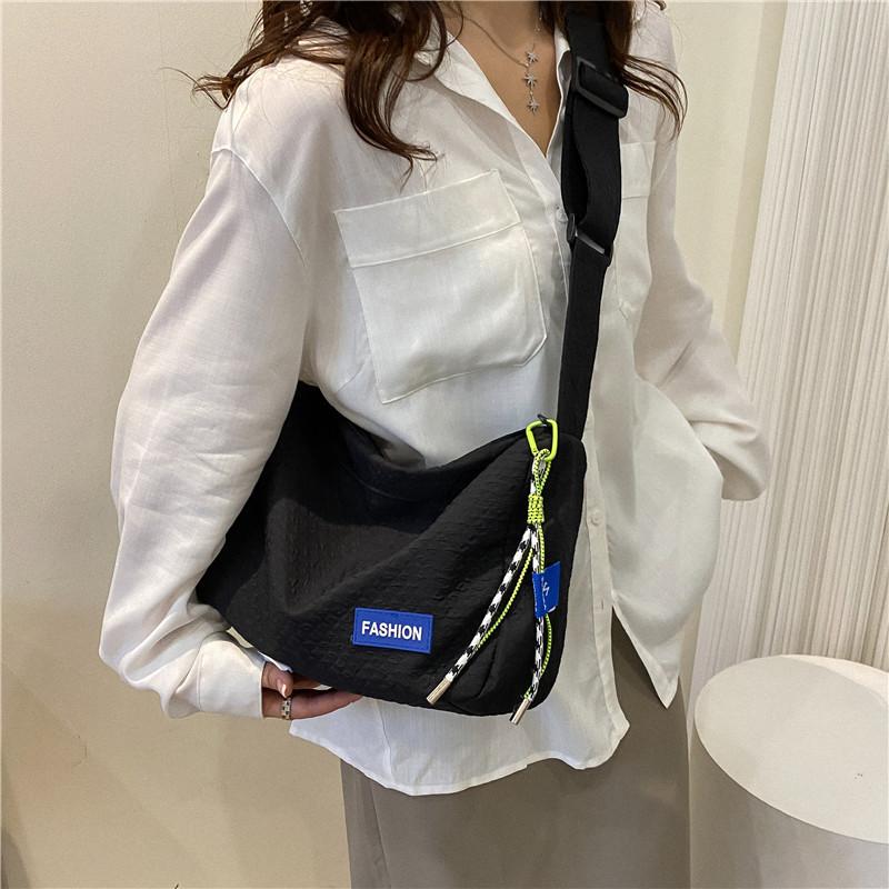 Female Solid Color Shoulder Bags Casual Wide Strap Large Capacity Crossbody Bags 2024 New Fashion Casual Decoration Handbags 
Female Solid Color Shoulder Bags Casual Wide Strap Large Capacity Crossbody Bags 2024 New Fashion Casual Decoration Handbags