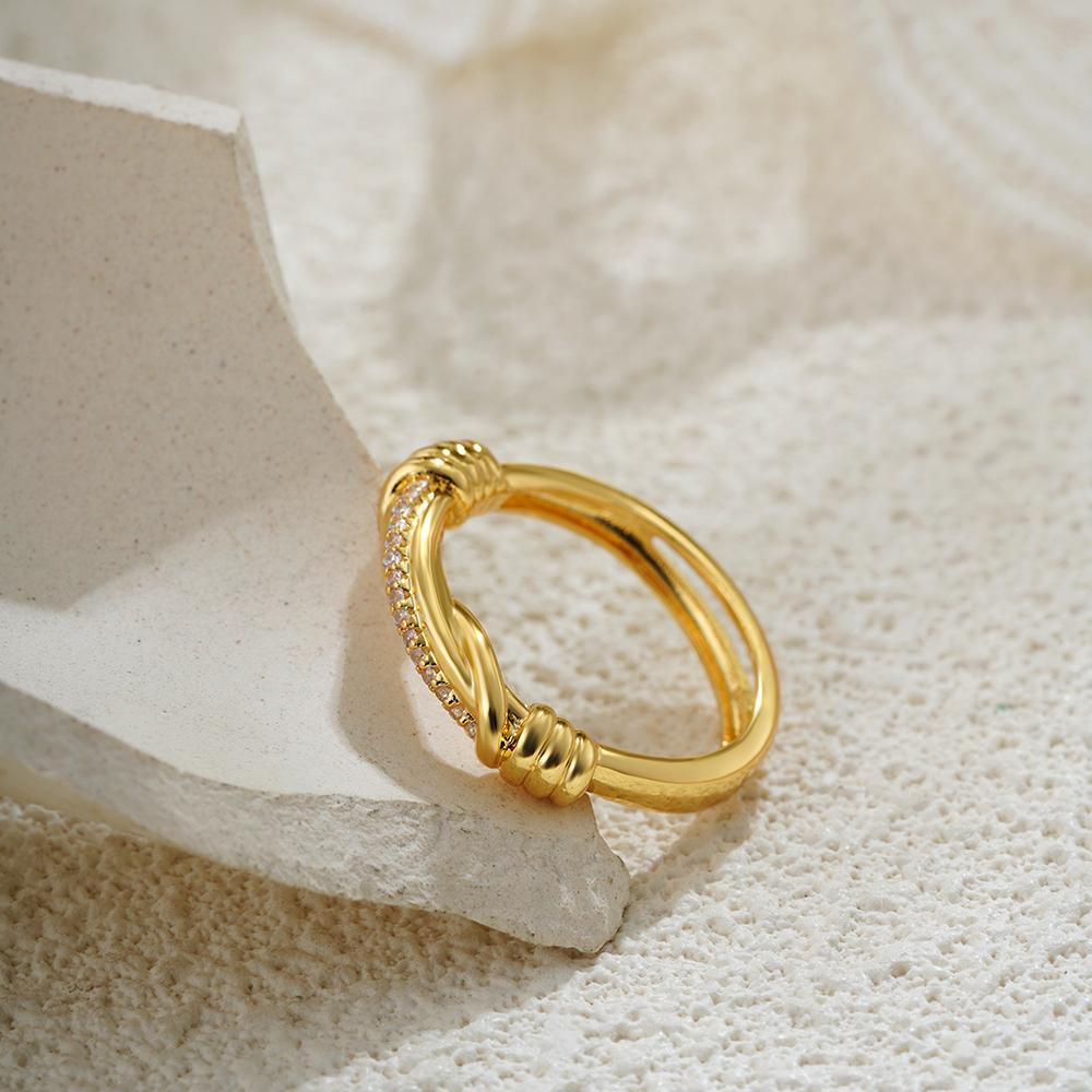 18K Gold Plated Twisted Winding Double-layer Hollow Zircon Rings for Women Waterproof Minimalist Knuckle Ring Designer Zircon size 6
18K Gold Plated Twisted Winding Double-layer Hollow Zircon Rings for Women Waterproof Minimalist Knuckle Ring Designer Zircon size 6