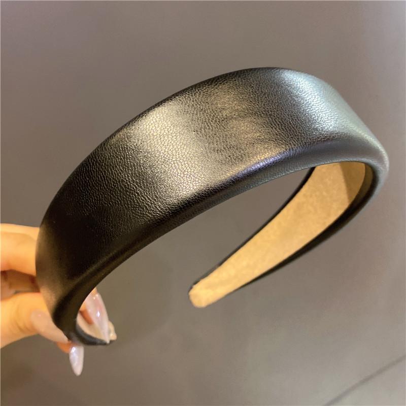 Простые однотонные резинки для волос из искусственной кожи для женщин, широкий боковой обруч для волос, кожаные аксессуары для волос, корейские повязки для девочек, модный головной убор Size fits all
Простые однотонные резинки для волос из искусственной кожи для женщин, широкий боковой обруч для волос, кожаные аксессуары для волос, корейские повязки для девочек, модный головной убор Size fits all