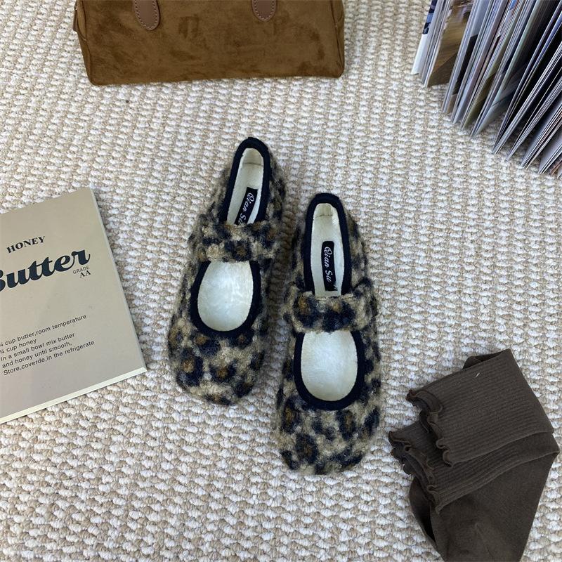 In the winter Korean version, the height is increased. Mary Jane woolen fabric, autumn wool shoes feel fleece, single shoes, women s shoes, French 39 леопард друку кольору
In the winter Korean version, the height is increased. Mary Jane woolen fabric, autumn wool shoes feel fleece, single shoes, women s shoes, French 39 леопард друку кольору