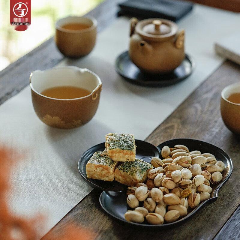 Wan Qiantang Ceramic Gongfu Tea Set
Wan Qiantang Ceramic Gongfu Tea Set