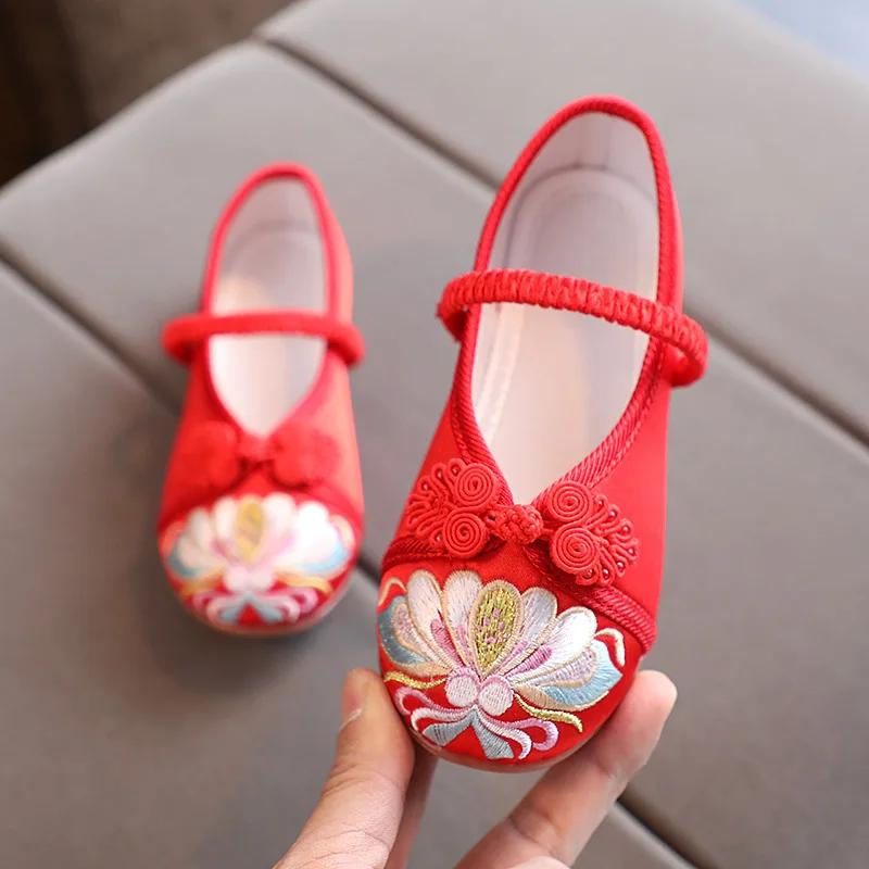 Nice Han Chinese Clothing Ancient Style National Embroidery Kids Shoes Chinese Style Handwork Silk Kids Girl Canvas Shoes I09132 24 красный
Nice Han Chinese Clothing Ancient Style National Embroidery Kids Shoes Chinese Style Handwork Silk Kids Girl Canvas Shoes I09132 24 красный