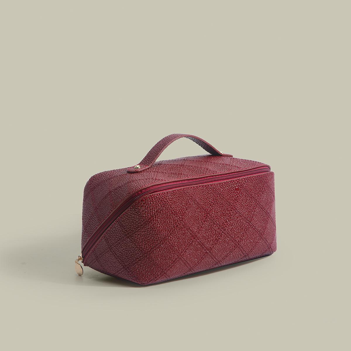 Cosmetic Bag New High-end Quilted Pillow Bag Large Capacity Super Popular Travel Makeup Toiletry темно-червоний колір
Cosmetic Bag New High-end Quilted Pillow Bag Large Capacity Super Popular Travel Makeup Toiletry темно-червоний колір