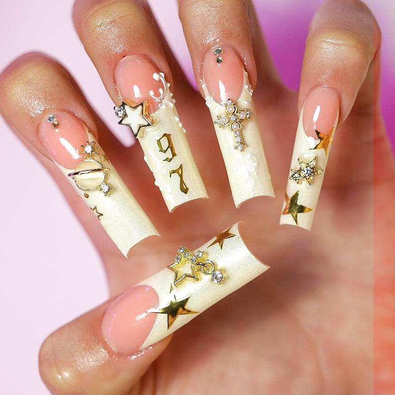 Long Plain Water Pipe False Nails with Rhinestone Nail Tips and Wearable Nail Art Stickers
Long Plain Water Pipe False Nails with Rhinestone Nail Tips and Wearable Nail Art Stickers
