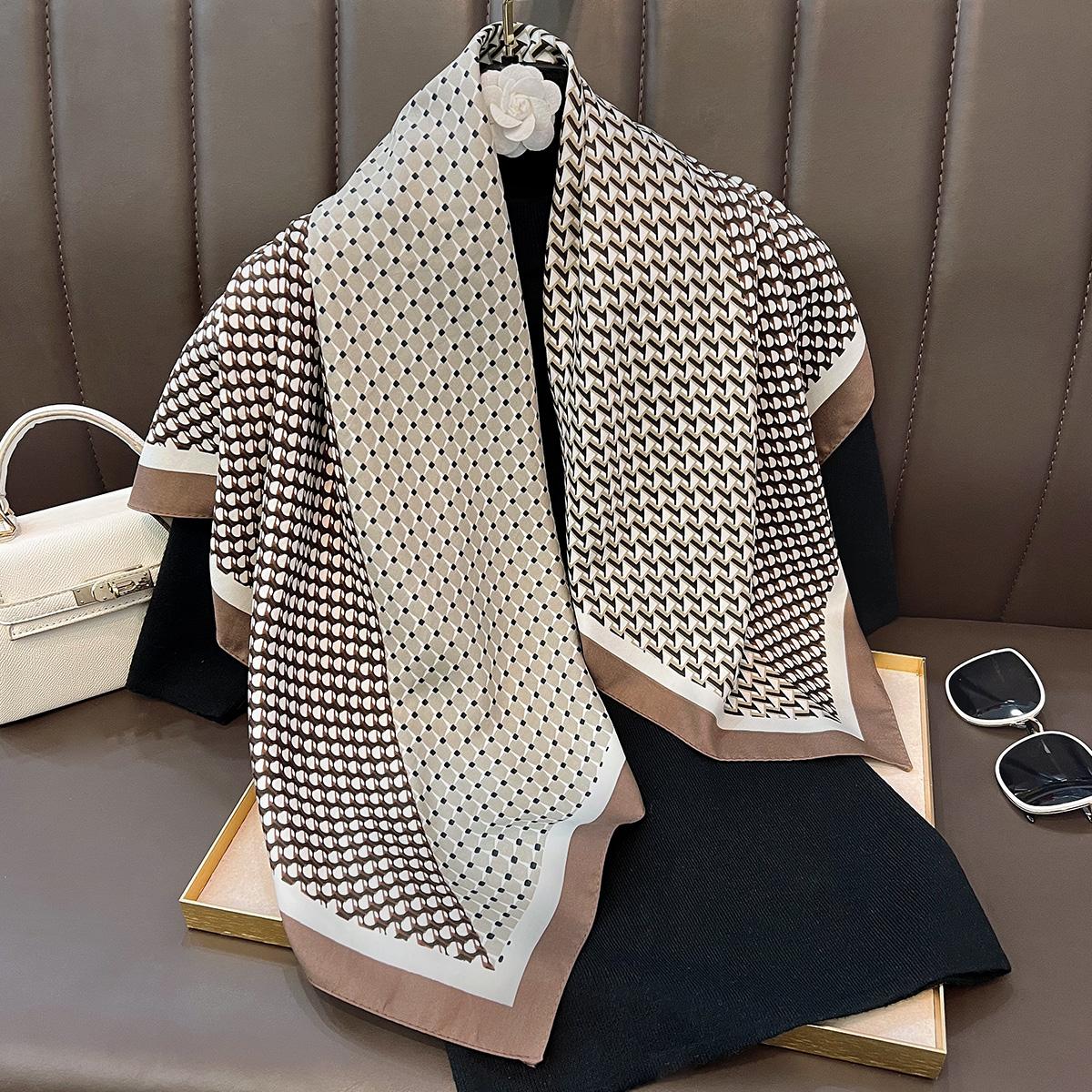 Summer Thin 90 Square Scarf Women S Versatile French Retro Dense Qianhe Foreign Style Silk Scarf Premium Shawl 90cm
Summer Thin 90 Square Scarf Women S Versatile French Retro Dense Qianhe Foreign Style Silk Scarf Premium Shawl 90cm