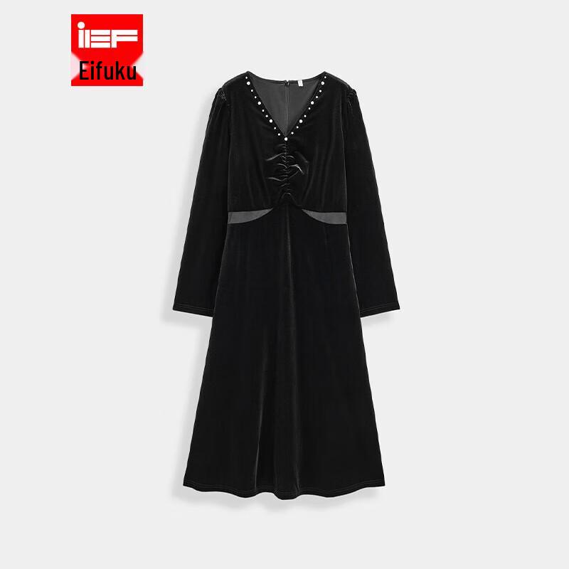 Бархатное платье А-силуэта в французском стиле M
Бархатное платье А-силуэта в французском стиле M