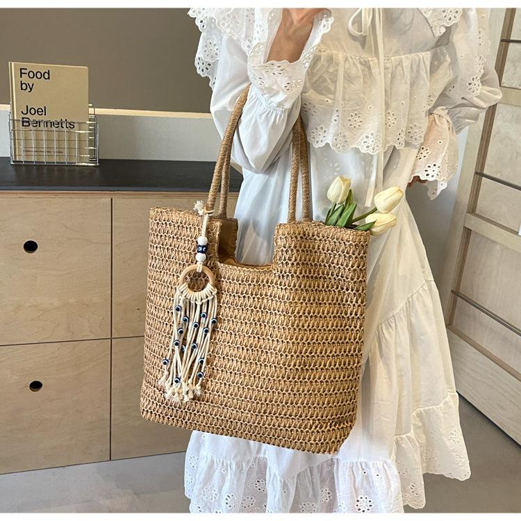 2025 new women s with fringed pendant woven fashion women s bag single shoulder tote bag large capacity bag off білий колір
2025 new women s with fringed pendant woven fashion women s bag single shoulder tote bag large capacity bag off білий колір