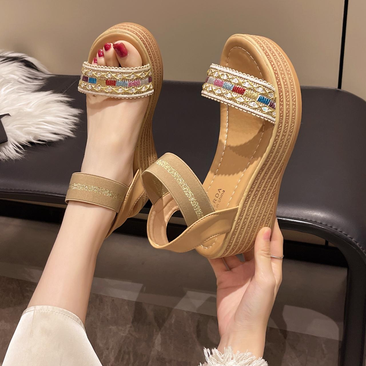 Модні перлинні смугасті сандалі-клини для жінок, літні зручні пляжні туфлі на товстій підошві, жіночі сандалі на масивній платформі з ремінцем на щиколотці 34 бежевий
Модні перлинні смугасті сандалі-клини для жінок, літні зручні пляжні туфлі на товстій підошві, жіночі сандалі на масивній платформі з ремінцем на щиколотці 34 бежевий