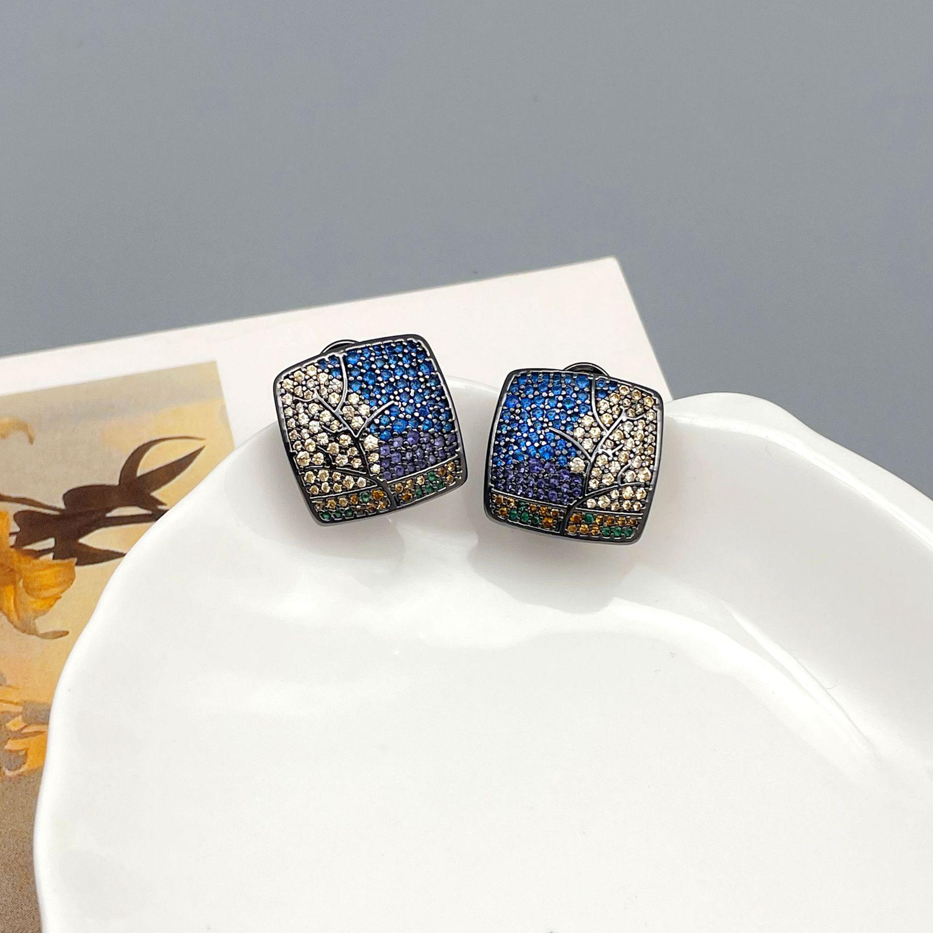 Красочные ретро квадратные серьги-пусеты с модным дизайном
Красочные ретро квадратные серьги-пусеты с модным дизайном