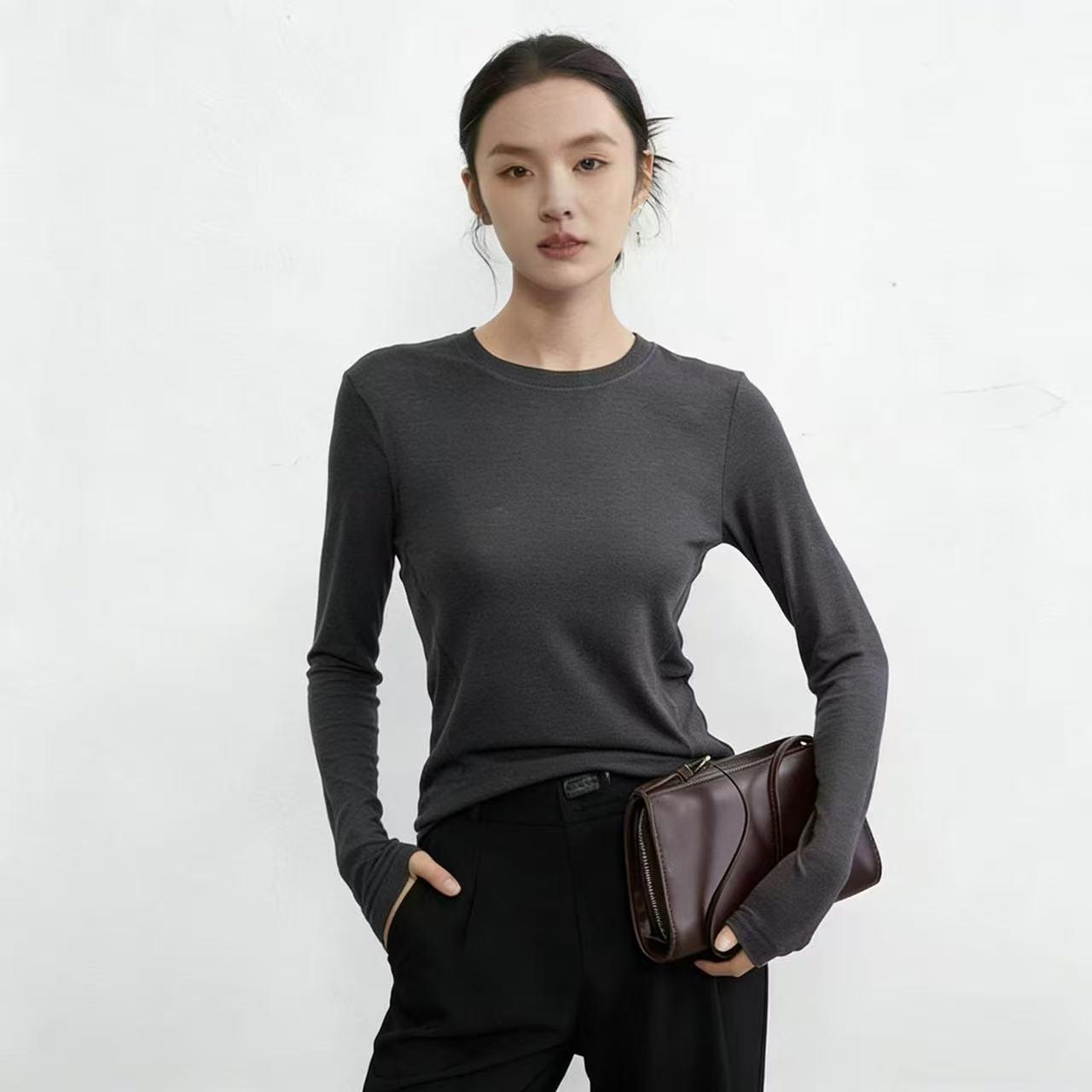 Tencel Wool Round Neck Long Sleeve Base Shirt - Versatile & Recommended L
Tencel Wool Round Neck Long Sleeve Base Shirt - Versatile & Recommended L