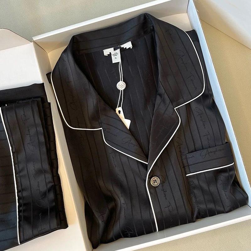 «Роскошный пижамный комплект для пары из ледяного шелка на весну — топ с длинными рукавами и жаккардовые брюки» L
«Роскошный пижамный комплект для пары из ледяного шелка на весну — топ с длинными рукавами и жаккардовые брюки» L