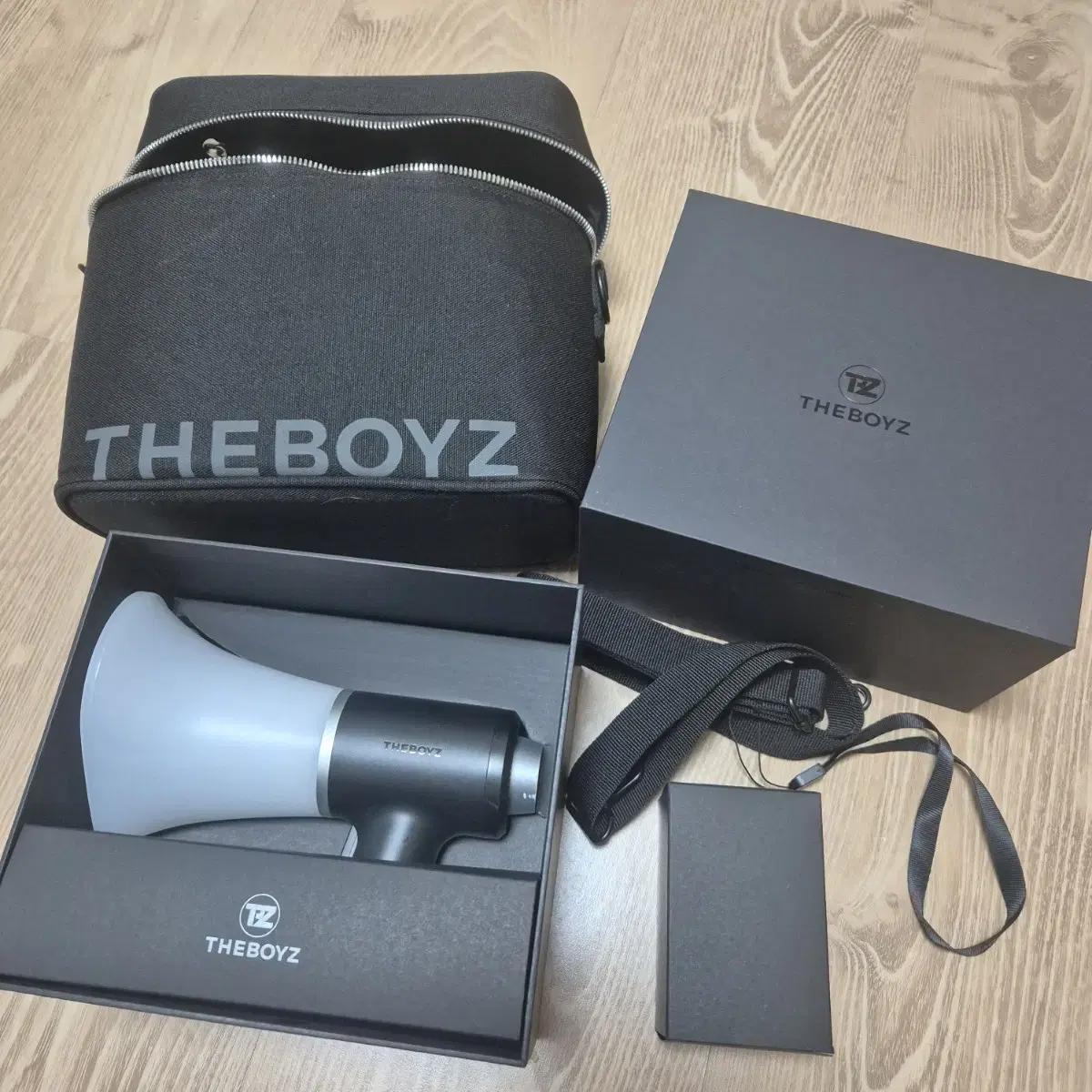 Theboyz Lightstick + Чехол
Theboyz Lightstick + Чехол