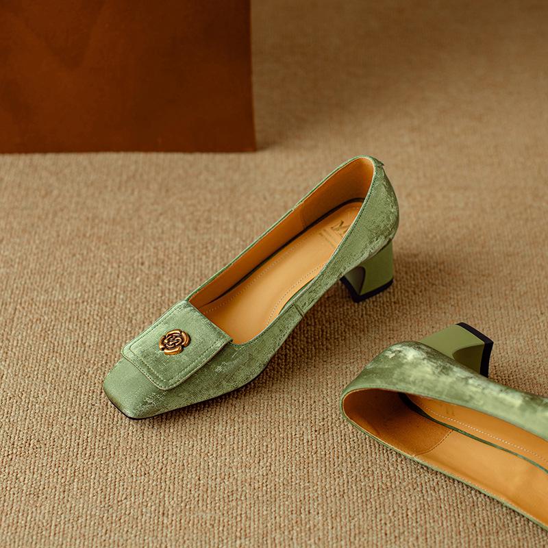 Туфли женские кожаные Camellia Summer 2025 с квадратным носком и массивным каблуком в наличии (Размеры 34-41) 37 зелёный
Туфли женские кожаные Camellia Summer 2025 с квадратным носком и массивным каблуком в наличии (Размеры 34-41) 37 зелёный