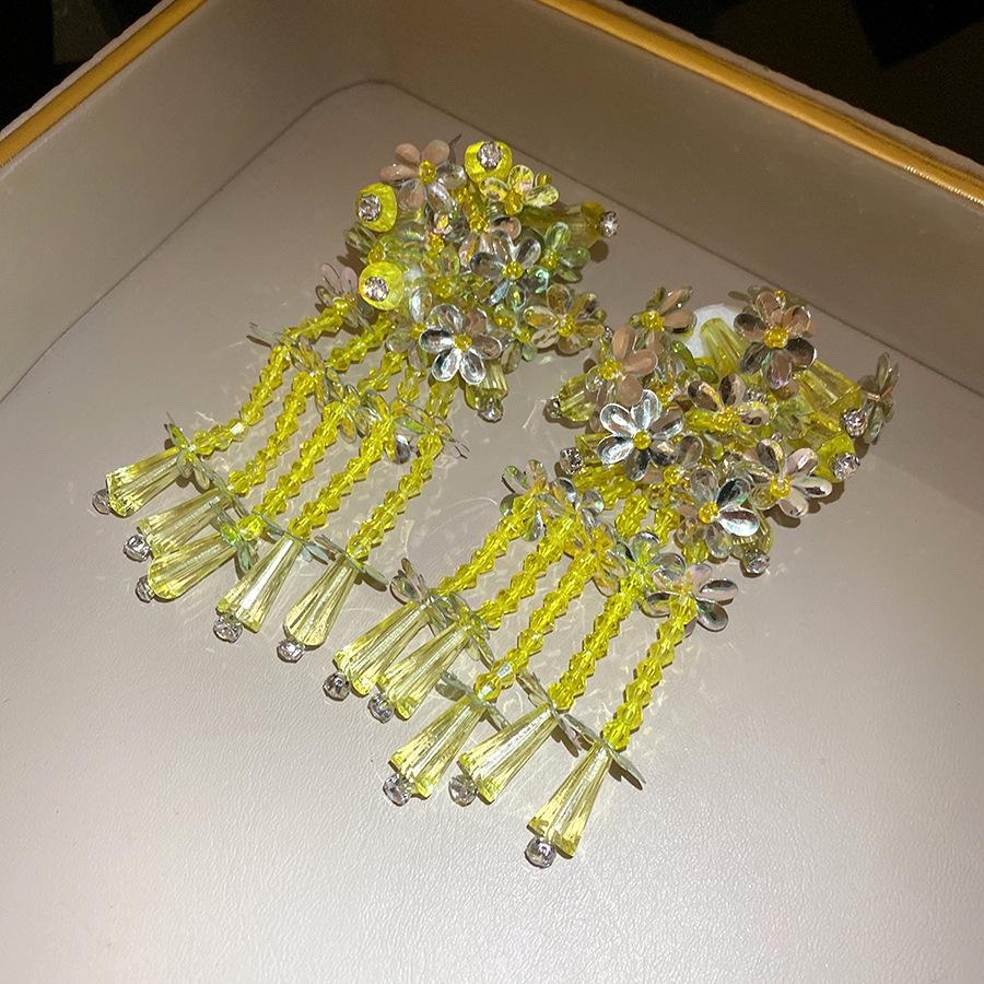 Silver needle sequined flower glass fringed earrings simple fashion stud earrings light luxury high sense earrings design sense niche
Silver needle sequined flower glass fringed earrings simple fashion stud earrings light luxury high sense earrings design sense niche