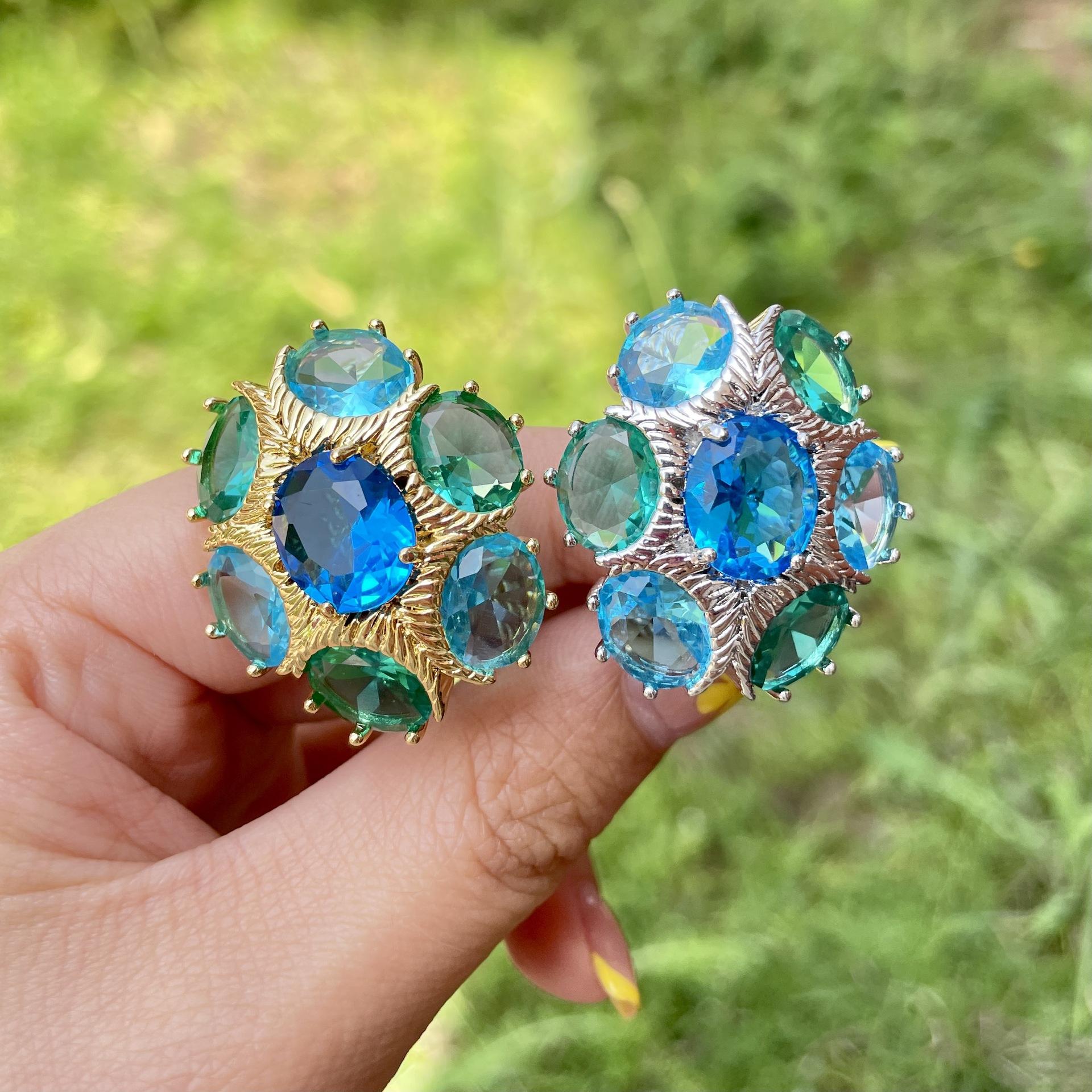 Кольцо Wind Exaggerated Malachite Green Zircon в форме лепестка, золото, популярный дизайн ювелирных изделий Opening adjustable золотой
Кольцо Wind Exaggerated Malachite Green Zircon в форме лепестка, золото, популярный дизайн ювелирных изделий Opening adjustable золотой
