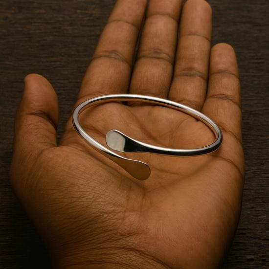 Браслет ручной работы открытый серебряный, минималистичный браслет-манжета из стерлингового серебра 925 пробы, унисекс украшение Adjustable серебряный
Браслет ручной работы открытый серебряный, минималистичный браслет-манжета из стерлингового серебра 925 пробы, унисекс украшение Adjustable серебряный