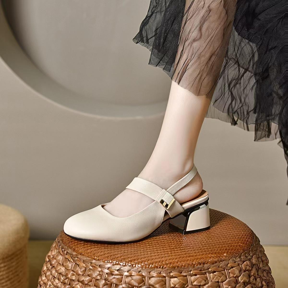 Round head sandals women s 2024 summer new bag head empty square buckle fashion shoes European and American style two height women s sandals 41
Round head sandals women s 2024 summer new bag head empty square buckle fashion shoes European and American style two height women s sandals 41