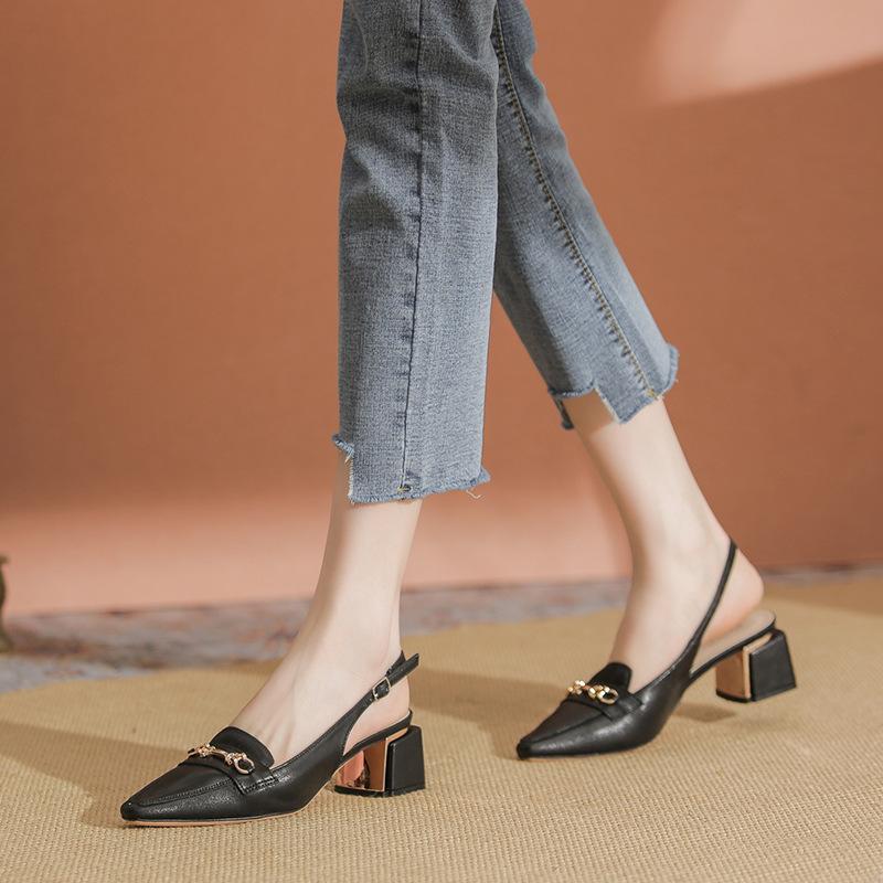 Baotou sandals women s small square head thick heel high heels cowhide niche back strap New Year s spring models 34 чёрный
Baotou sandals women s small square head thick heel high heels cowhide niche back strap New Year s spring models 34 чёрный
