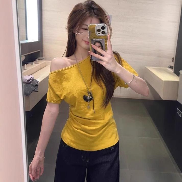 Korean Niche One-Shoulder Yellow Bodycon T-Shirt for Women - Waist-Slimming Summer Top Small
Korean Niche One-Shoulder Yellow Bodycon T-Shirt for Women - Waist-Slimming Summer Top Small