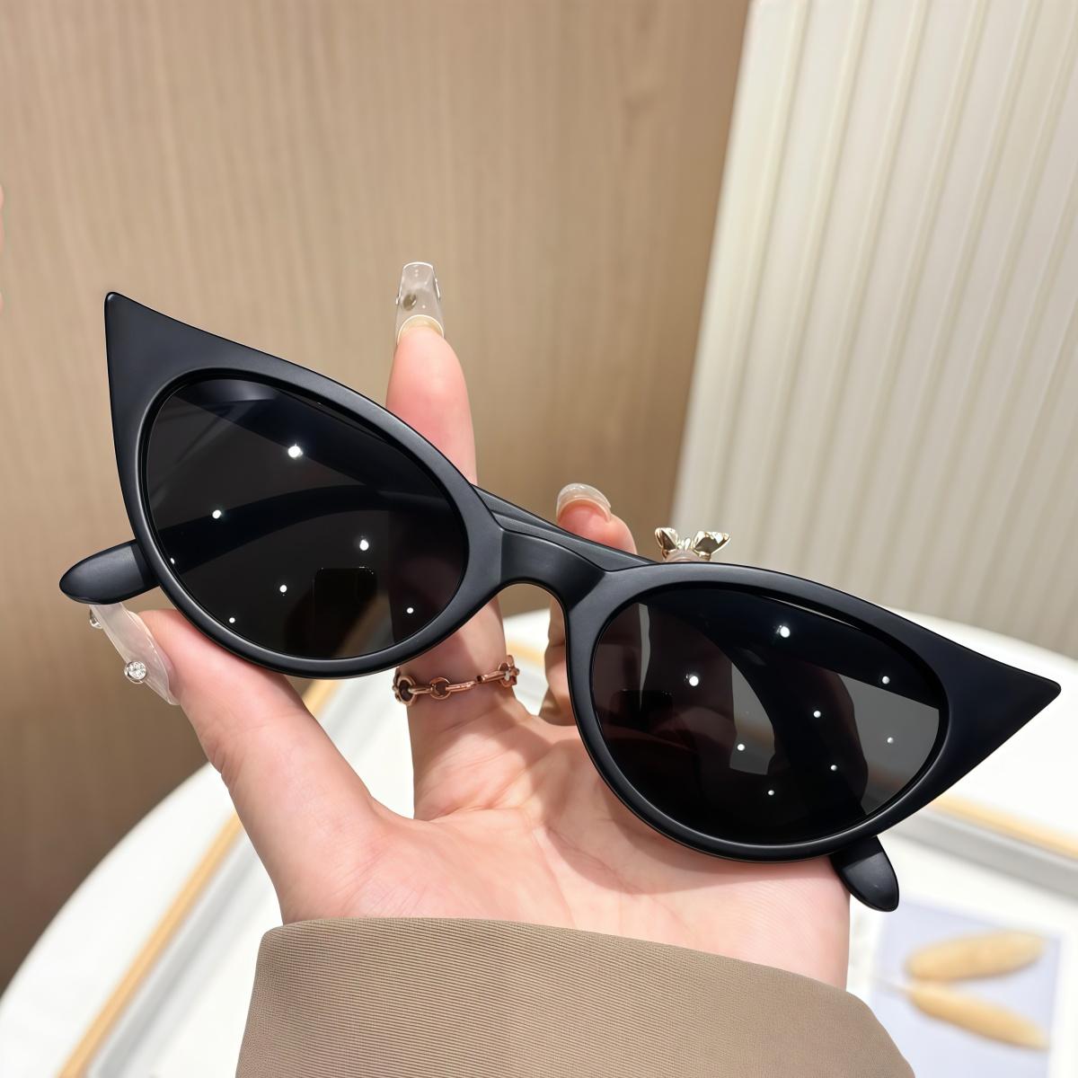 1pc European and American retro men s and women s fashionable sunglasses trend versatile summer sun shading and UV protection fr
1pc European and American retro men s and women s fashionable sunglasses trend versatile summer sun shading and UV protection fr