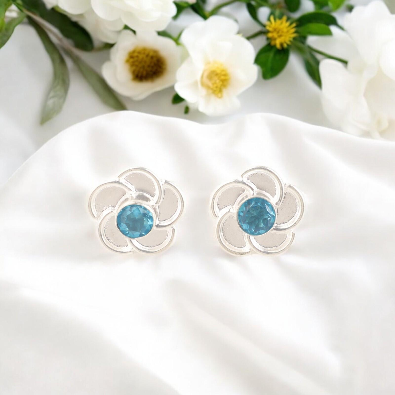 Natural Swiss Blue Topaz Gemstone 95 Sterling Silver Handmade Jewelry Studs 0.5 EE-157-11
Natural Swiss Blue Topaz Gemstone 95 Sterling Silver Handmade Jewelry Studs 0.5 EE-157-11