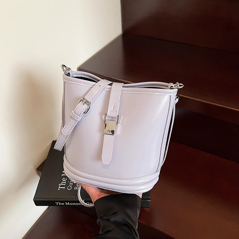 Нишевая текстурная сумка женская сумка 2025 лето новая сумка-ведро простая универсальная ручная сумка-мессенджер фиолетовый
Нишевая текстурная сумка женская сумка 2025 лето новая сумка-ведро простая универсальная ручная сумка-мессенджер фиолетовый