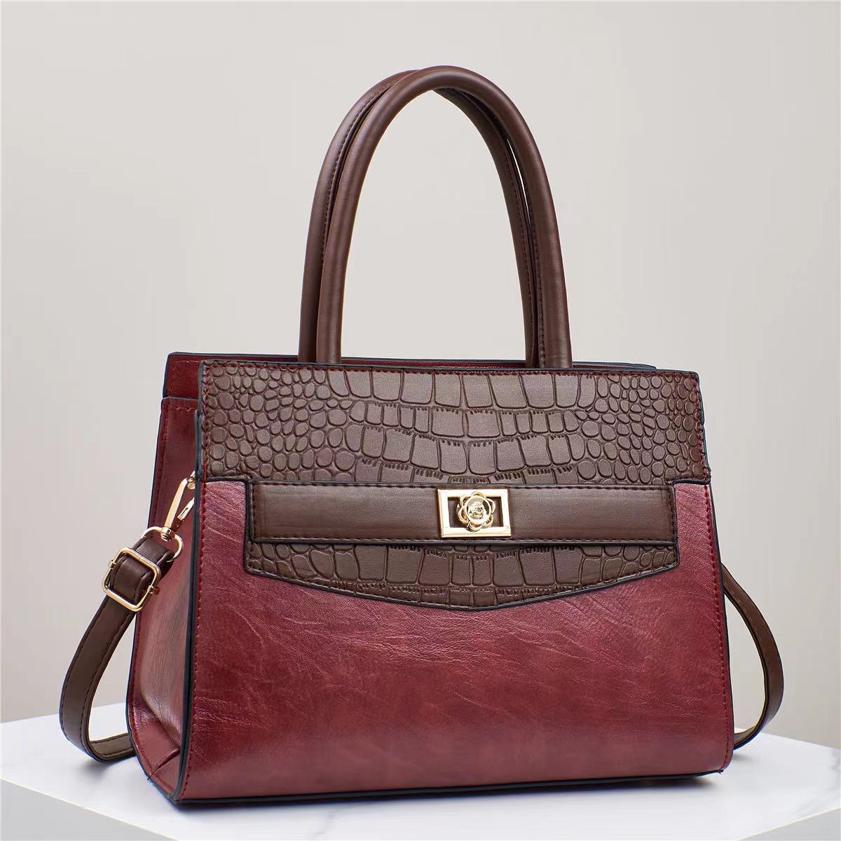 Большая вместительная женская сумка с цветными блоками, новая модная женская сумка, простая атмосферная женская сумка через плечо
Большая вместительная женская сумка с цветными блоками, новая модная женская сумка, простая атмосферная женская сумка через плечо