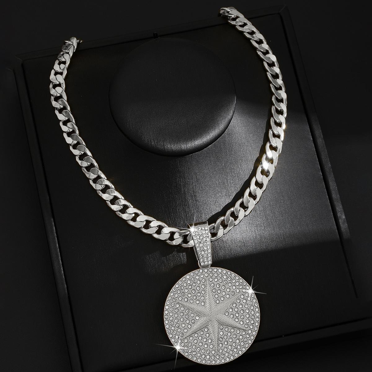 Hip Hop Pendant Personality Creative Versatile Alloy Full Diamond Large Buckle Light Luxury Necklace
Hip Hop Pendant Personality Creative Versatile Alloy Full Diamond Large Buckle Light Luxury Necklace