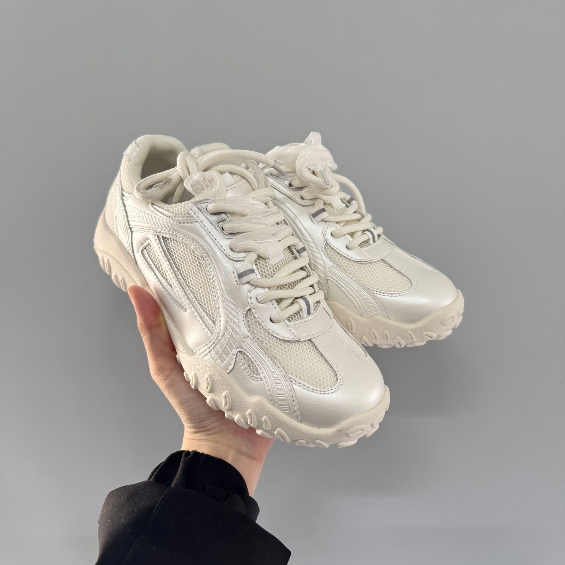 Han Suxi s same silver breathable dad shoes, the new Korean platform casual sports training shoes in spring 2025 35
Han Suxi s same silver breathable dad shoes, the new Korean platform casual sports training shoes in spring 2025 35