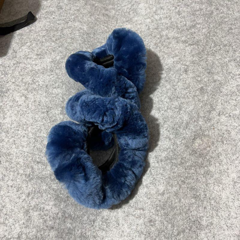 Winter Pure Wool and Sheepskin Integrated Car Steering Wheel Cover, Universal Non-Slip and Warm-Keeping Car Handle Cover All Car Series Peacock Blue
Winter Pure Wool and Sheepskin Integrated Car Steering Wheel Cover, Universal Non-Slip and Warm-Keeping Car Handle Cover All Car Series Peacock Blue