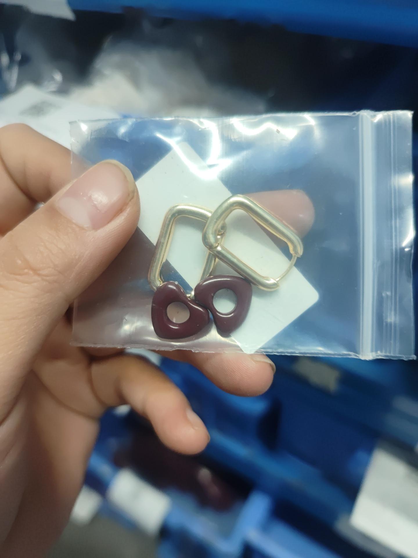 Серьги в форме сердца One Size винный
Серьги в форме сердца One Size винный