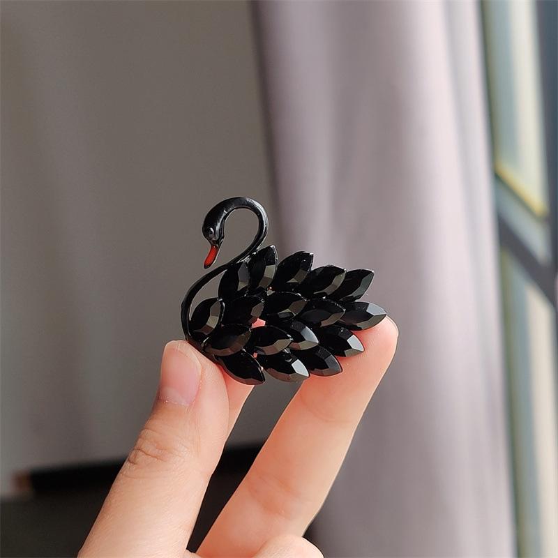 Брошь лебедь женская личность хрустальная булавка модный темперамент корсаж универсальный пальто кардиган пуговица булавка
Брошь лебедь женская личность хрустальная булавка модный темперамент корсаж универсальный пальто кардиган пуговица булавка