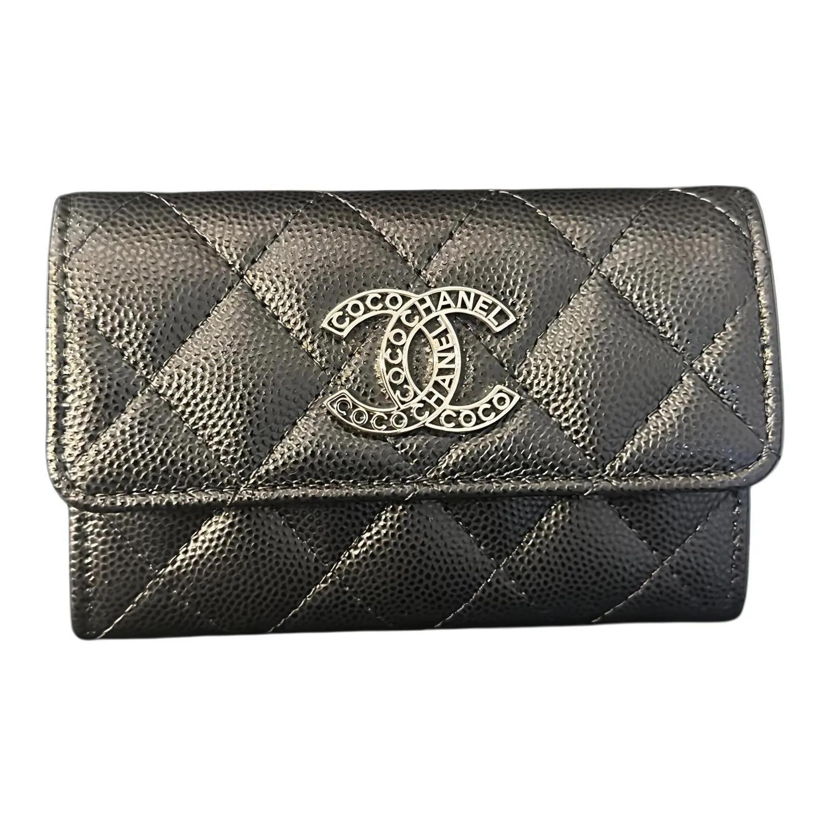 CHANEL 24P hollow-out Logo trifold leather coin purse and card holder for women black One Size-Gift Set(Basic Set+Box+Shopping Bag) чорний
CHANEL 24P hollow-out Logo trifold leather coin purse and card holder for women black One Size-Gift Set(Basic Set+Box+Shopping Bag) чорний