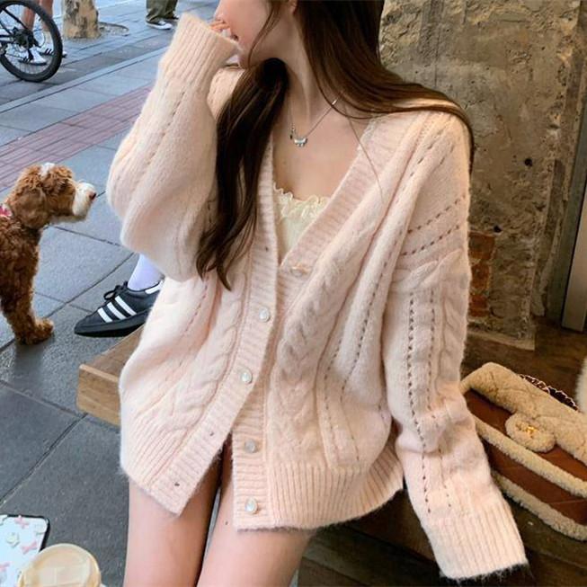 2025 spring and autumn new sweet fairy pink v-neck sweater jacket women s loose lazy wind twist knitted cardigan one size fits all рожевий
2025 spring and autumn new sweet fairy pink v-neck sweater jacket women s loose lazy wind twist knitted cardigan one size fits all рожевий