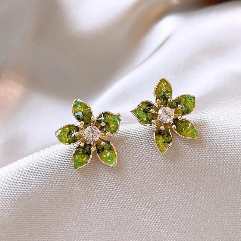 Серьги-гвоздики с кристаллами бриллиантов в форме цветка, модные, легкая роскошь, высококлассные, темпераментные, универсальные, нишевого дизайна, женские
Серьги-гвоздики с кристаллами бриллиантов в форме цветка, модные, легкая роскошь, высококлассные, темпераментные, универсальные, нишевого дизайна, женские