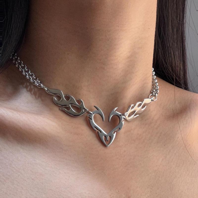 Stainless Steel Hollow Flame Heart-Shaped Necklace For Man Woman Punk Metal Collar Necklace Luxury Hip Hop Jewelry Accessories A1
Stainless Steel Hollow Flame Heart-Shaped Necklace For Man Woman Punk Metal Collar Necklace Luxury Hip Hop Jewelry Accessories A1