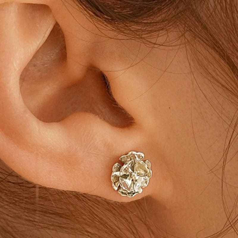 BELLOOGGI Lisianthus earring free
BELLOOGGI Lisianthus earring free