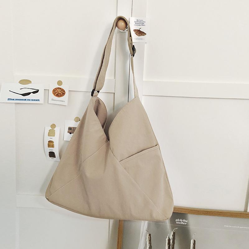 Korean Commuting Large Capacity Women s Tote: Lightweight, 2026 Casual Single Shoulder or Crossbody Bag хакі
Korean Commuting Large Capacity Women s Tote: Lightweight, 2026 Casual Single Shoulder or Crossbody Bag хакі