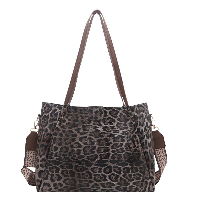 Retro leopard print large capacity new tote bag simple fashion commuter handbag fashionable shoulder bag
Retro leopard print large capacity new tote bag simple fashion commuter handbag fashionable shoulder bag