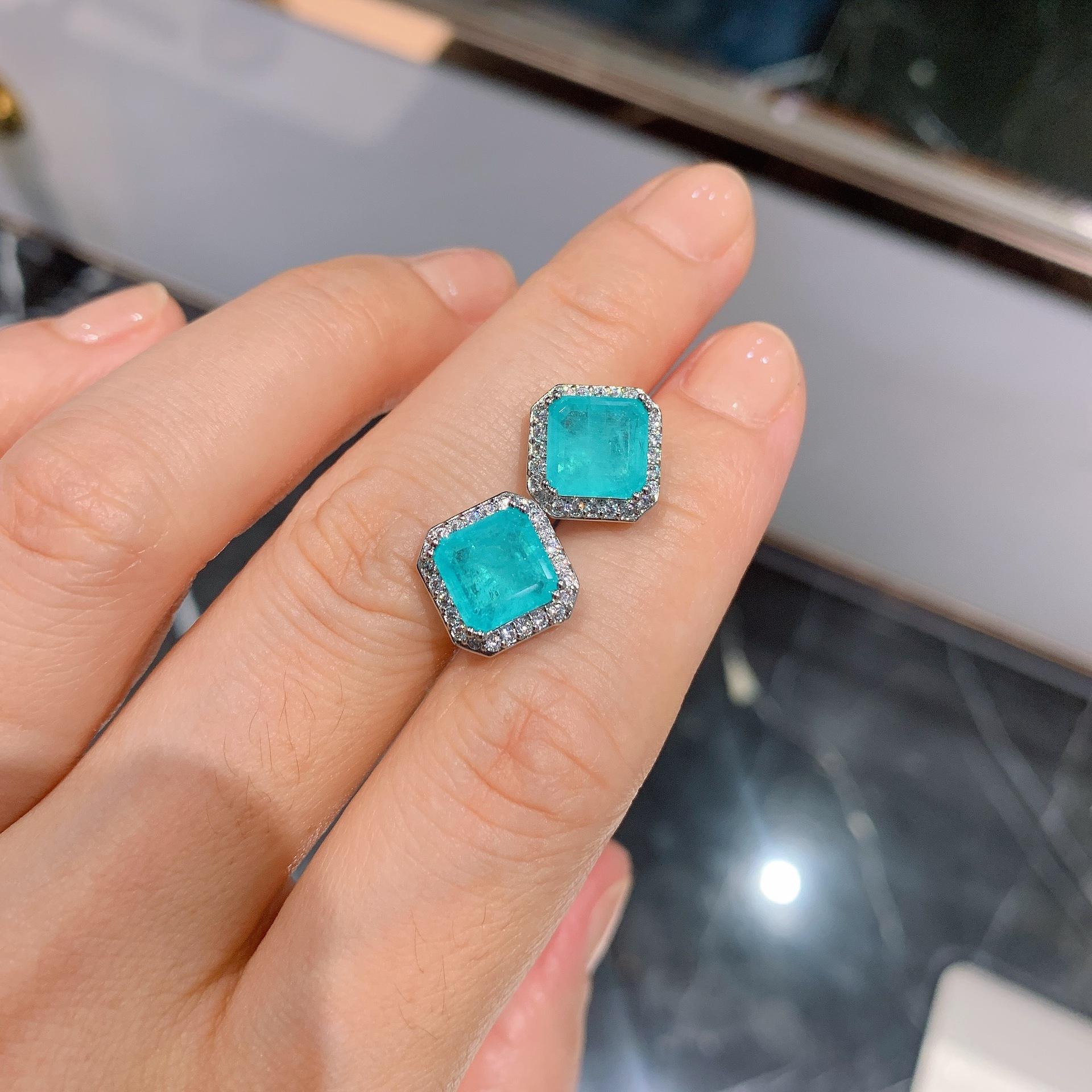 Изысканные серьги-гвоздики квадратной формы изумрудного цвета Paraiba в европейском и американском стиле для женщин Модные квадратные ювелирные изделия для женщин
Изысканные серьги-гвоздики квадратной формы изумрудного цвета Paraiba в европейском и американском стиле для женщин Модные квадратные ювелирные изделия для женщин