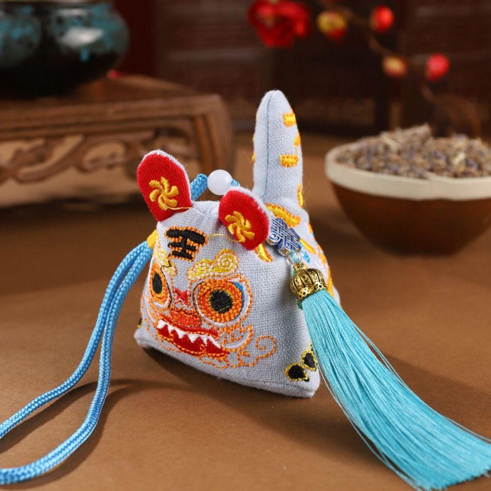 Ancient Five Tiger Sachet Safety Embroidery Car Pendant Dragon Boat Festival Sachet Hanfu Props червоний
Ancient Five Tiger Sachet Safety Embroidery Car Pendant Dragon Boat Festival Sachet Hanfu Props червоний