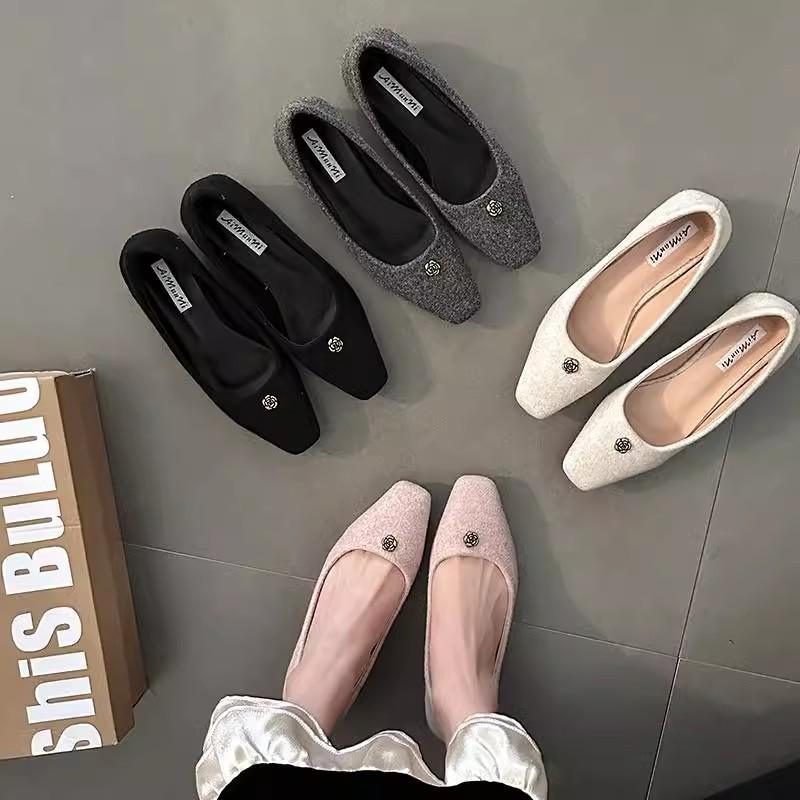 French retro thick heel grandma shoes women s 2025 spring new small fragrant temperament commuting one pedal shallow mouth single shoes 35 чёрный
French retro thick heel grandma shoes women s 2025 spring new small fragrant temperament commuting one pedal shallow mouth single shoes 35 чёрный