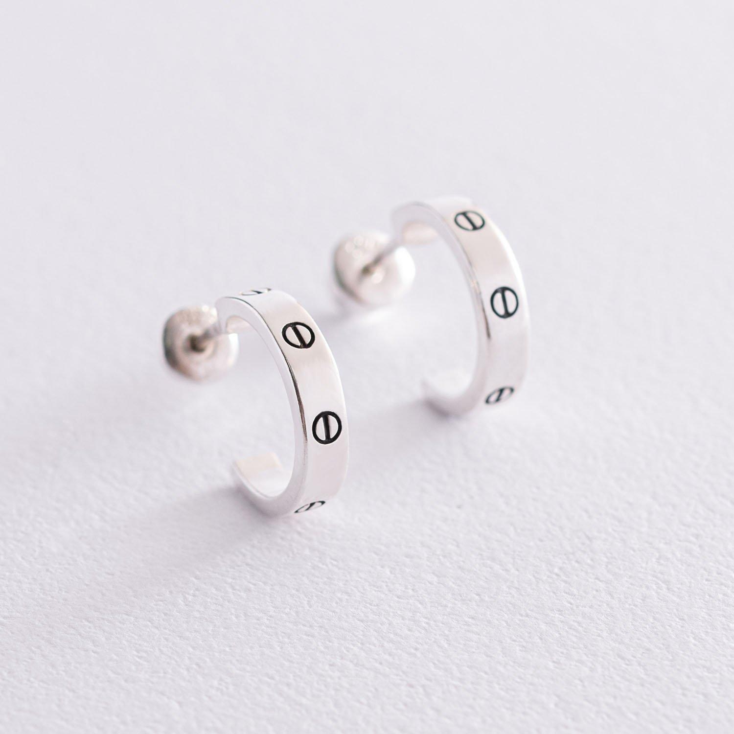 Срібні сережки-підвіски - пусети Love 1.5 x 0.35 cm срібний
Срібні сережки-підвіски - пусети Love 1.5 x 0.35 cm срібний