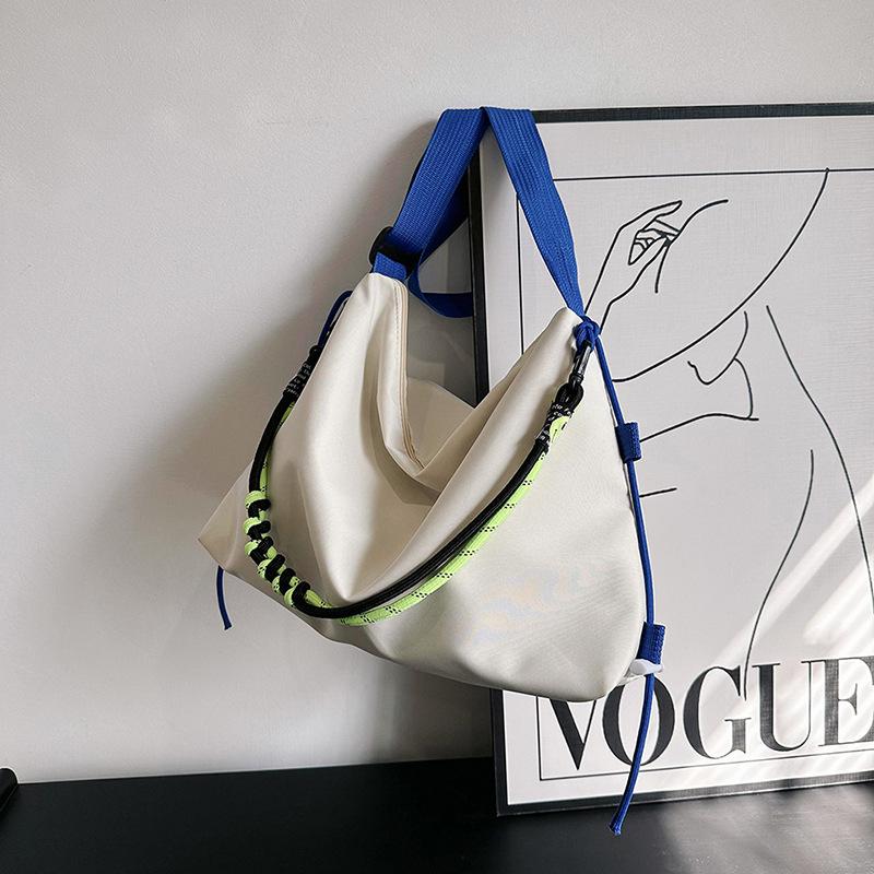 Трендовая большая нейлоновая сумка через плечо черного и бежевого цвета, идеально подходящая для повседневного использования и модных нарядов кремовый
Трендовая большая нейлоновая сумка через плечо черного и бежевого цвета, идеально подходящая для повседневного использования и модных нарядов кремовый