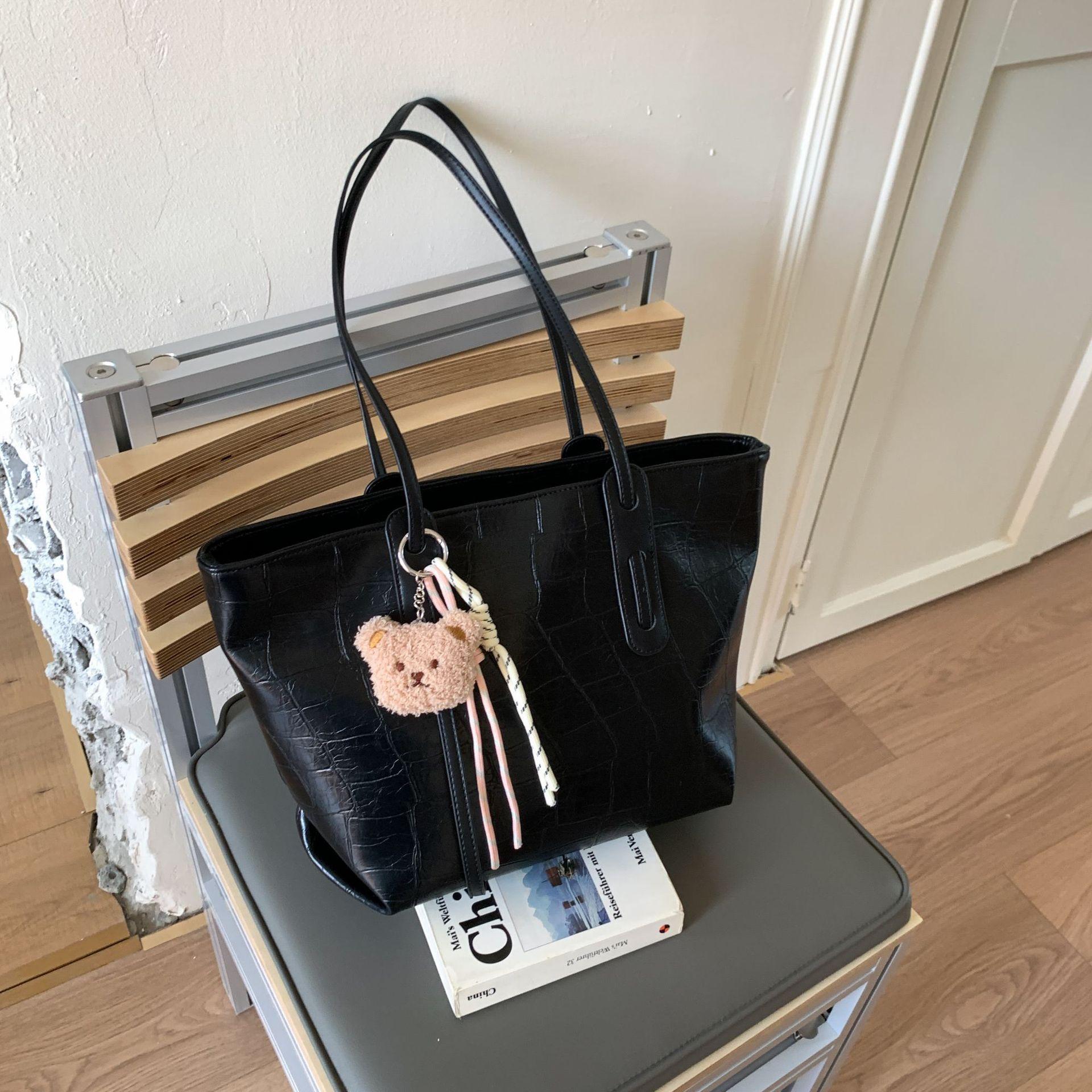 Женская сумка-тоут 2025 лето новая модная сумка через плечо, простая, для работы, повседневная, модная, как у интернет-знаменитости