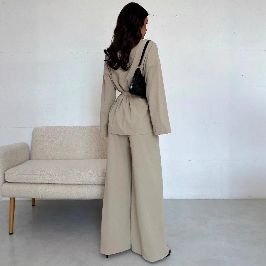 Комплект из коричневого топа с V-образным вырезом и длинными рукавами с поясом и брюк широкого кроя XXL абрикосовый
Комплект из коричневого топа с V-образным вырезом и длинными рукавами с поясом и брюк широкого кроя XXL абрикосовый