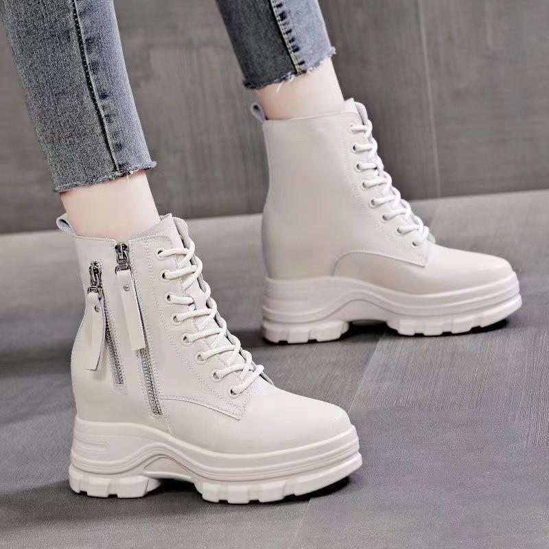 2024 autumn and winter new women s shoes muffin sole velvet Martin boots zipper fashion mother fashion sports trendy boots 35
2024 autumn and winter new women s shoes muffin sole velvet Martin boots zipper fashion mother fashion sports trendy boots 35